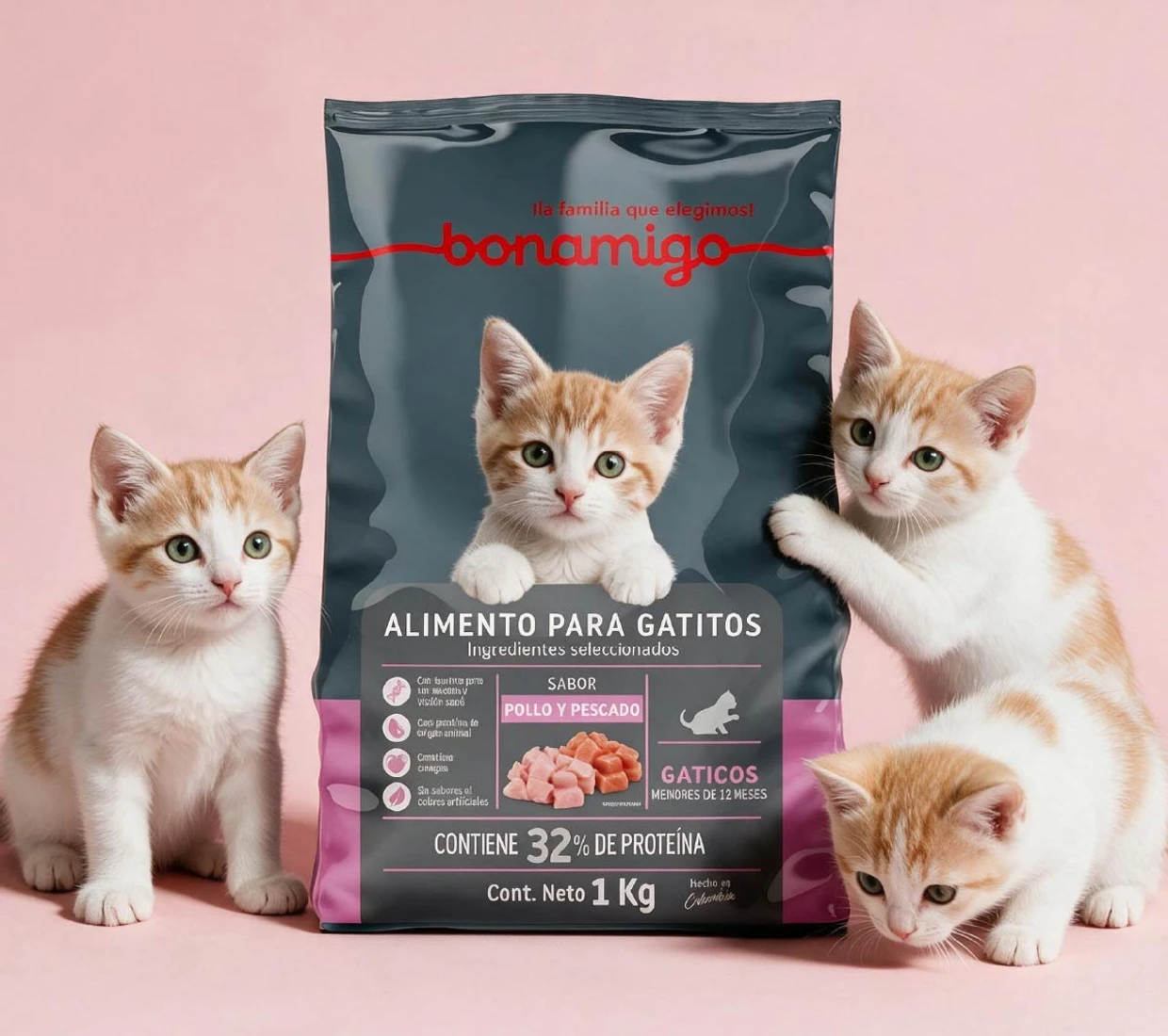 Gatitos con empaque de alimento para gaticos Bonamigo